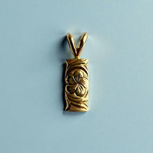 Load image into Gallery viewer, Scalloped La Hoomanao 6mm x 1/2&quot; Plumeria Pendant in 14K Yellow Gold
