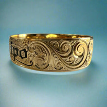 Load image into Gallery viewer, Old English &amp; Hibiscus 18mm &quot;Kuuipo&quot; Hawaiian Bangle Bracelet in 14K Yellow Gold
