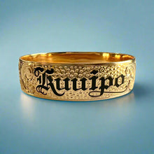 Load image into Gallery viewer, Old English &amp; Hibiscus 18mm &quot;Kuuipo&quot; Hawaiian Bangle Bracelet in 14K Yellow Gold
