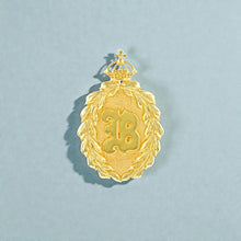 Load image into Gallery viewer, Iolani Palace Oval Maile Pendant w/ Raised Initial "B" in 14K Yellow Gold
