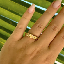 Load image into Gallery viewer, Three Small Hibiscus Hawaiian Flower Ring in 14K Yellow Gold
