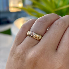 Load image into Gallery viewer, Tri-Color Scalloped 6mm Hibiscus &amp; Old English Hawaiian Ring in 14K Gold

