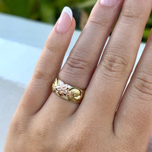 Load image into Gallery viewer, Tri-Color Scalloped 8mm Hibiscus &amp; Old English Hawaiian Ring in 14K Gold
