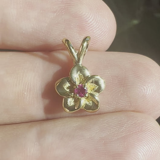 Hawaiian Plumeria pendant with ruby in gold