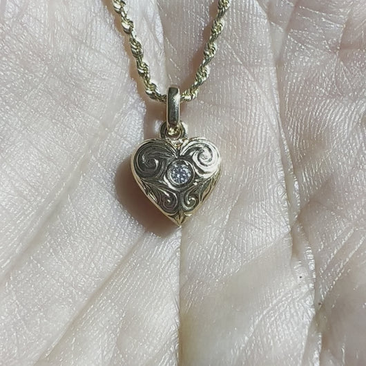 Hawaiian engraving heart pendant with diamond