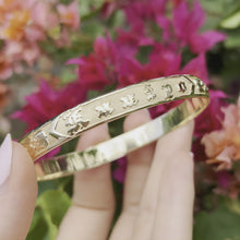 Load and play video in Gallery viewer, Gold Hawaiian Bangle with Mokihana Berry
