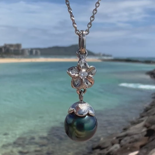 Hawaiian Necklace with Tahitian black Pearl and Plumeria flower with diamond 