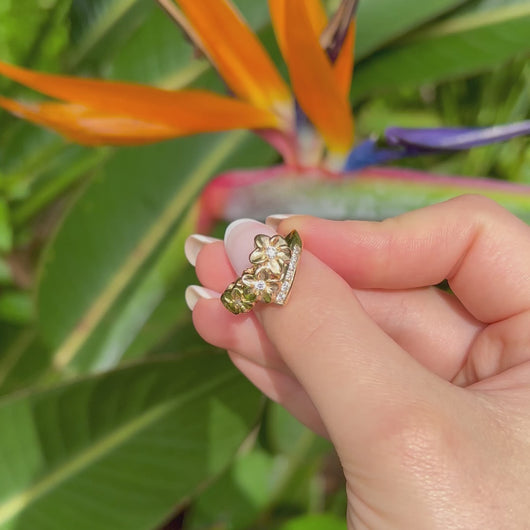 Hawaiian ring with diamonds and flowers