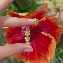 Load and play video in Gallery viewer, Hawaiian Hibiscus Pendant with three flowers
