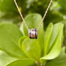 Load image into Gallery viewer, Large Ali&#39;i Hawaiian Bead w/ Maile Design
