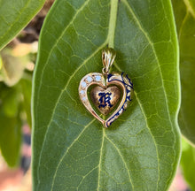 Load image into Gallery viewer, Ali&#39;i Hawaiian Heart Pendant &quot;K&quot; w/ Five Diamonds
