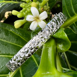 White Gold Hawaiian bracelet with Hibiscus engraving