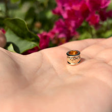 Load image into Gallery viewer, Baby Hawaiian Bead w/ Old English Design
