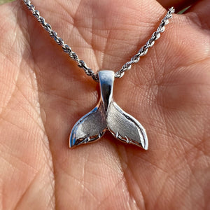 Hawaiian engraving whale tail pendant 