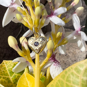 Small Hawaiian Heart Pendant w/ Alexandrite in Green Gold
