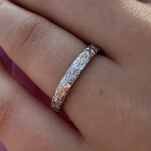 Load image into Gallery viewer, Hibiscus 3mm Hawaiian Barrel Ring
