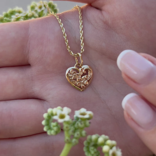 Gold Hawaiian heart pendant with flowers 
